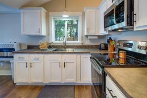 Gallery image of Pet-Friendly Kalkaska Cottage on Lake Crawford! in Kalkaska +16 photos