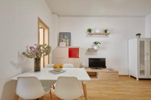 a white dining room with a white table and chairs at BBarcelona Sagrada Familia Terrace Flat in Barcelona