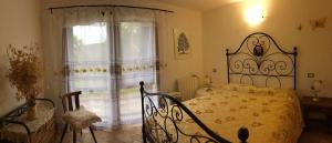 Postel nebo postele na pokoji v ubytování Cosy Home in Rio nell'Elba with Garden & BBQ