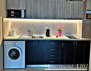 Кухня или кухненски бокс в Aurora Apartments