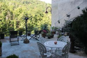 Zahrada ubytování Chambre Bounty, B&B, cuisine privée, lit queen size, terrasse, parking, garage