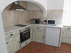 Kuchyňa alebo kuchynka v ubytovaní Solar do Encalho