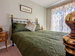 18 Mill Wharf Apartment tesisinde bir odada yatak veya yataklar