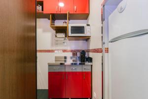 Kjøkken eller kjøkkenkrok på Rent4Rest Estoril Beachfront Apartments
