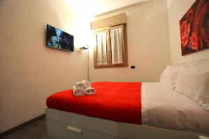 a bedroom with a bed with a teddy bear on it at Harmony Sirmione - Affitti Brevi Italia in Sirmione