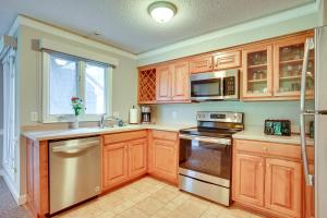 a kitchen with wooden cabinets and a stove top oven at Williamsburg Condo Rental 3 Mi to Busch Gardens! in Williamsburg
