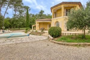 a house with a pool in front of it at Les Girolles - Villa climatisée avec piscine in Brignoles