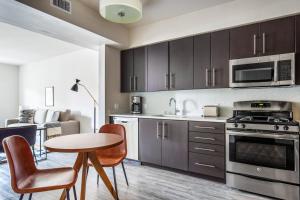 Fotografie z fotogalerie ubytování Redwood City 2BR w WD Pool BBQ nr Caltrain SFO-506 v destinaci Redwood City