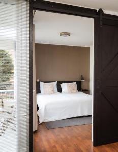 a bedroom with a bed and a sliding glass door at Center Appartement Apeldoorn in Apeldoorn