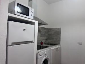 Gallery image of L'angolo sul porto in Palau +16 photos