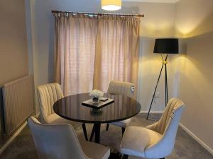 a dining room with a table and chairs at Comfortable 3 bed House - Great Monthly Discounts in Worting