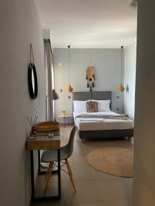 Postel nebo postele na pokoji v ubytování Xenios Hotel