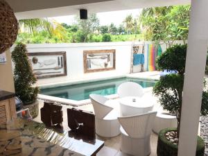 Bazén v ubytování Canggu - Pererenan Guesthouse " aBaliHouse " nebo v jeho okolí