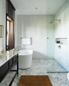 Kupaonica u objektu Siri Sala Private Thai Villa