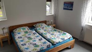 Postel nebo postele na pokoji v ubytování Ferienwohnung Mueller_ 15121