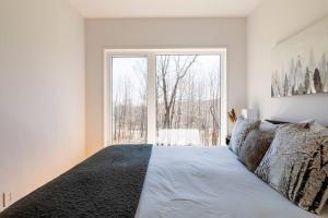 Postel nebo postele na pokoji v ubytování trähus tremblant