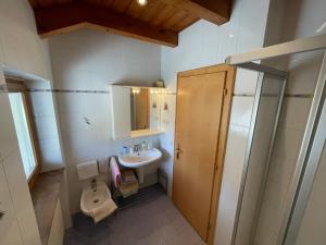 A bathroom at Feldererhof