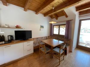 A kitchen or kitchenette at Feldererhof