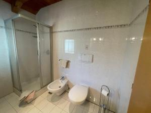 A bathroom at Feldererhof