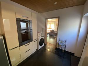 a kitchen with a stove and a washer and dryer at Frankfurt Close Apartment in Hainburg