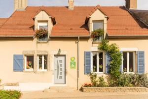 a house with a red roof and blue shutters at La Glycine et La Villanelle 