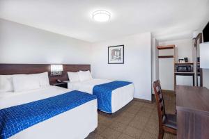 Postel nebo postele na pokoji v ubytování Travelodge by Wyndham Newport