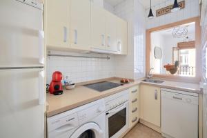 Kuchnia lub aneks kuchenny w obiekcie APARTAMENTO EN EL CENTRO, TRANQUILO Y LUMINOSO