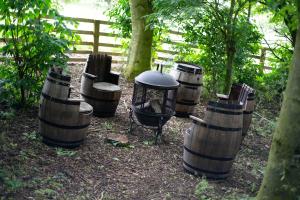 Zahrada ubytování Burtree Country House, Tipi's, Treehouse & Lodge & house rooms with hot tubs in a private garden