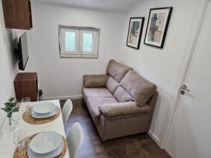 a living room with a couch and a table at maison du olival in Vacalar