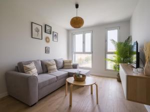 a living room with a couch and a table at SOFIA NAVARRO BELLO P2 7d in Las Palmas de Gran Canaria