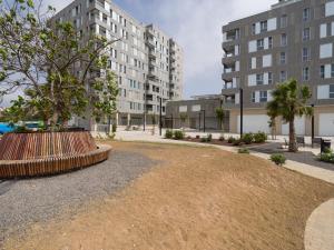 a park with a bench and some buildings at SOFIA NAVARRO BELLO P2 7d in Las Palmas de Gran Canaria