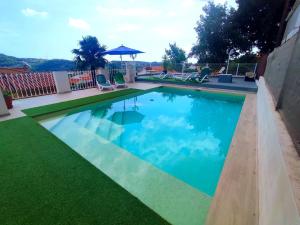 The swimming pool at or close to VILLA FALCONERA APARTAMENTS, GANDIA a las faldas de la montaña