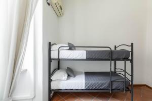 Posteľ alebo postele v izbe v ubytovaní iFlat Pantheon's roomy and friendly apartment