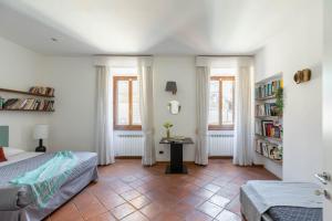 Posteľ alebo postele v izbe v ubytovaní iFlat Pantheon's roomy and friendly apartment