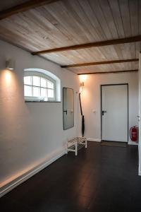 a room with a white wall and a window and a door at Ludvigsdal Semesterboende in Ystad
