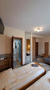 a large bedroom with a large bed and a mirror at U Bizioma in Murzasichle