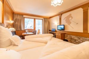 Postel nebo postele na pokoji v ubytování Hotel Garni Apart TINA