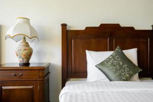 a bedroom with a bed and a lamp on a nightstand at Kooncharaburi Resort - Koh Chang in Ko Chang