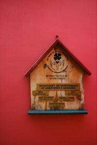 Certifikát, hodnocení, plakát nebo jiný dokument vystavený v ubytování Red Goat Hostel