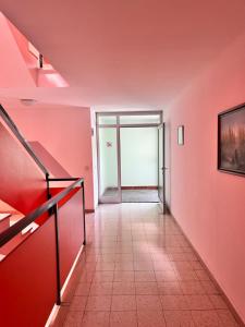 Et tv og/eller underholdning på Großzügige Wohnung, Bergblick, Vintage