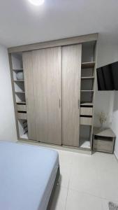 Ένα ή περισσότερα κρεβάτια σε δωμάτιο στο Apartamento muy cerca al Mar de 3 habitaciones