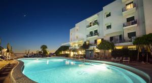 Bazén v ubytování Hotel Ambasciatori nebo v jeho okolí