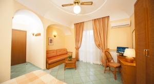 Postel nebo postele na pokoji v ubytování Hotel Ambasciatori