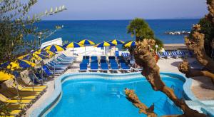 Bazén v ubytování Hotel Ambasciatori nebo v jeho okolí