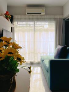 Ruang duduk di 芭提雅Fnb Central 无边泳池