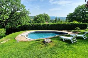 Piscina de la sau aproape de Villa la Verde