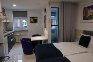 Postel nebo postele na pokoji v ubytování ROOMS BYTOM