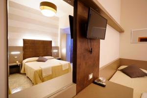 A bed or beds in a room at Hotel Fernanda