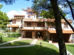 Fotografia z galérie ubytovania VILLA KORINA - Beachfront Maisonette between Nikiti & Metamorphosis v destinácii Nikiti