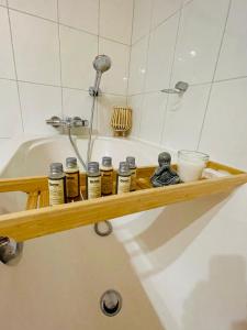 a wooden shelf in a bathroom with a bath tub at gemütlich*Nespresso*Netflix*Arbeitsplatz*Parkplatz in Duisburg
